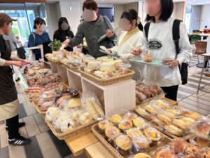 Kaede BAKERY　販売の様子②