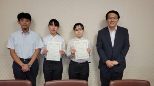 加賀学長、土田先生との記念写真