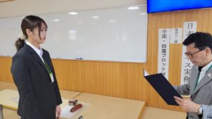 1_表彰式（竹内さん）